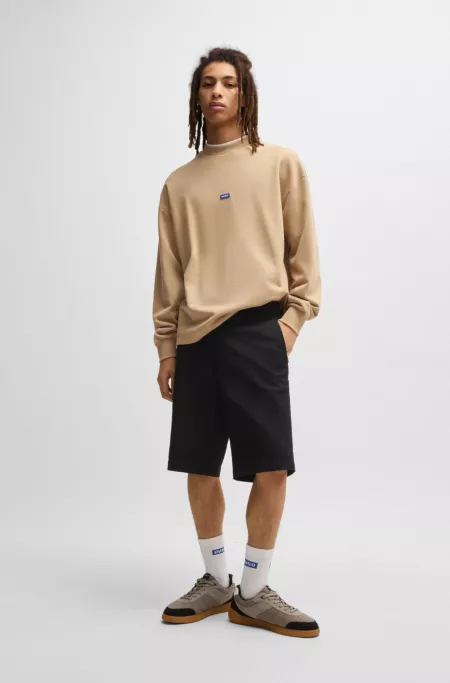 Regular-fit regular-rise shorts in cotton twill