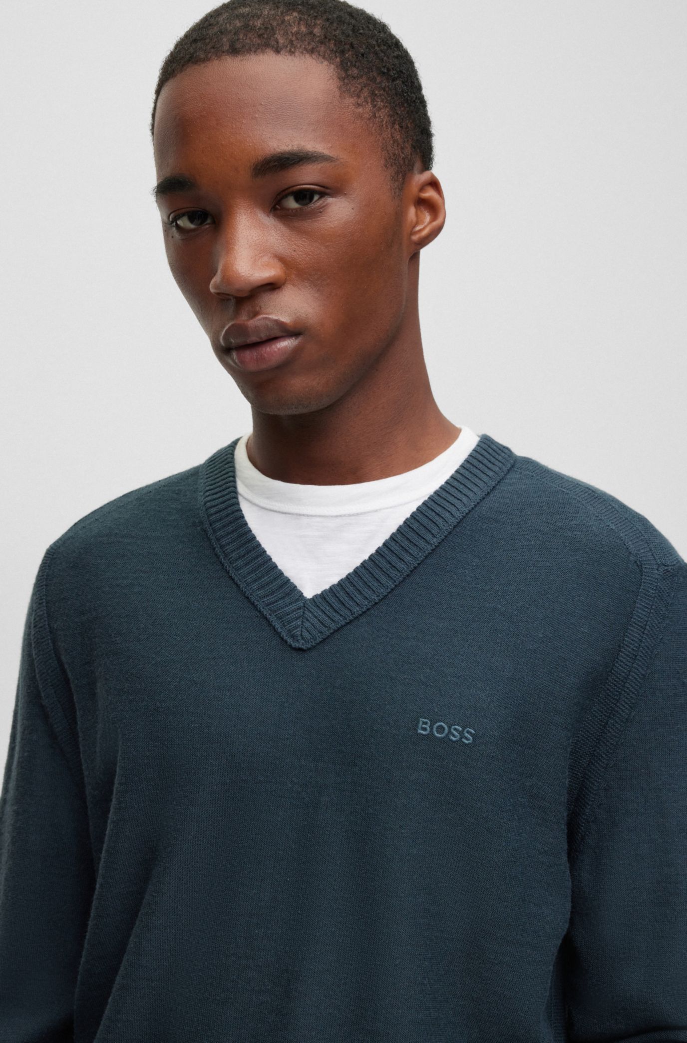 Hugo boss men's v neck outlet jumper