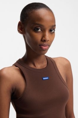 Camiseta corta de tirantes en algod&oacute;n el&aacute;stico con etiqueta con logo azul, Marr&oacute;n