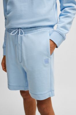 Short en molleton de coton avec &eacute;cusson logot&eacute;, bleu clair