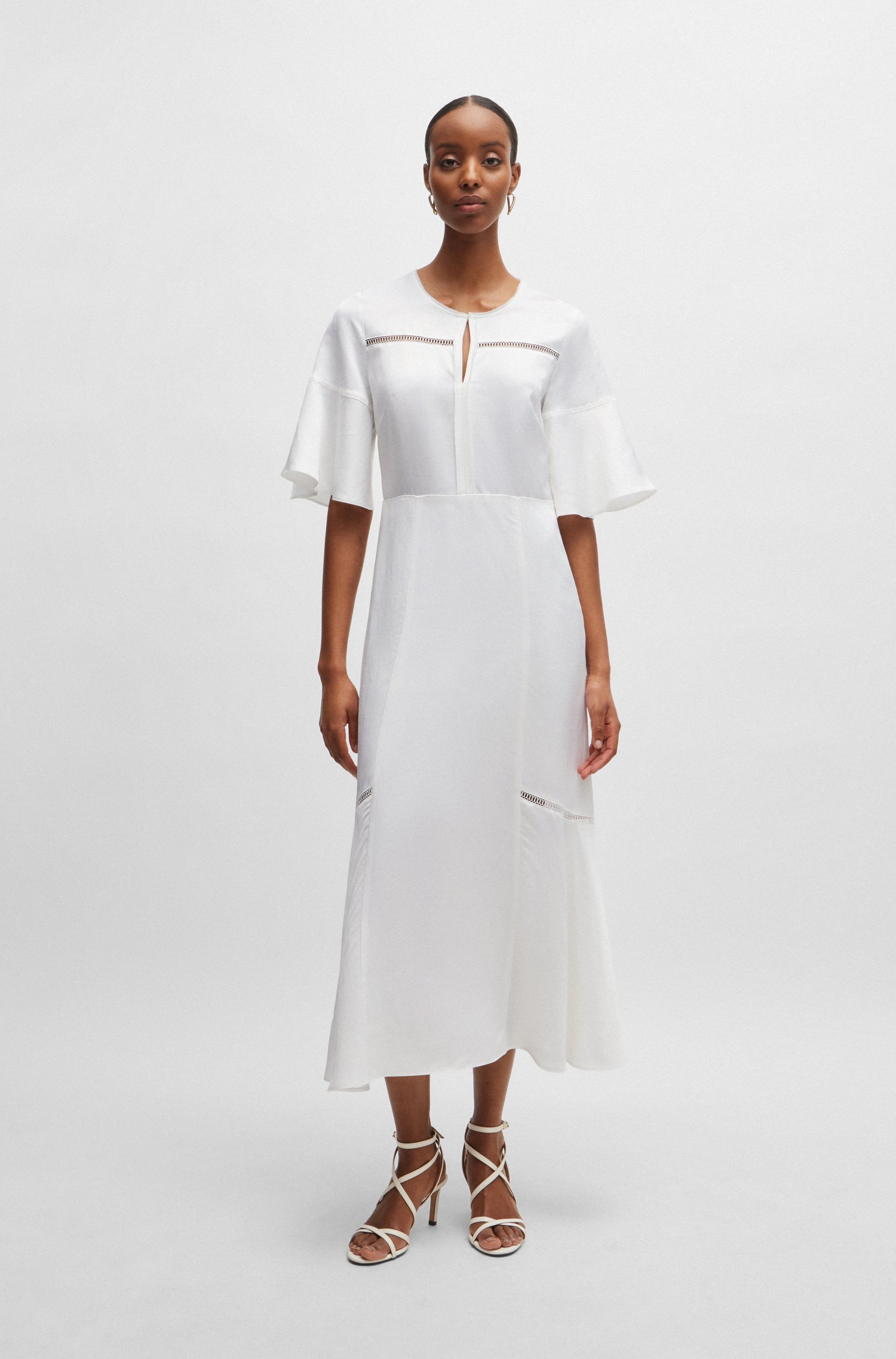Short-sleeved dress with ladder-lace trims