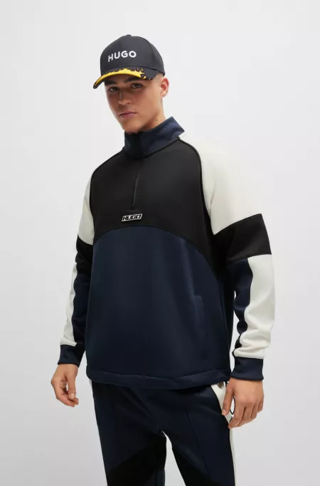 Color-blocked sweatshirt with racing-inspired logo badge