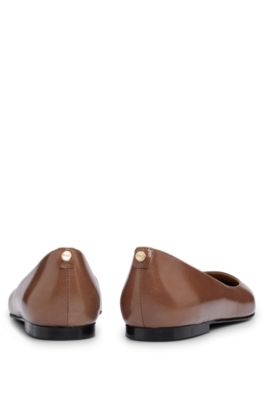 Ballerina flats in leather with asymmetric design, Brown