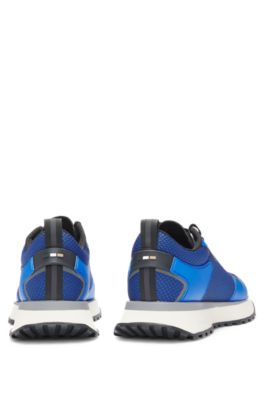 Baskets en m&eacute;lange de mati&egrave;res avec mesh et logos, bleu clair