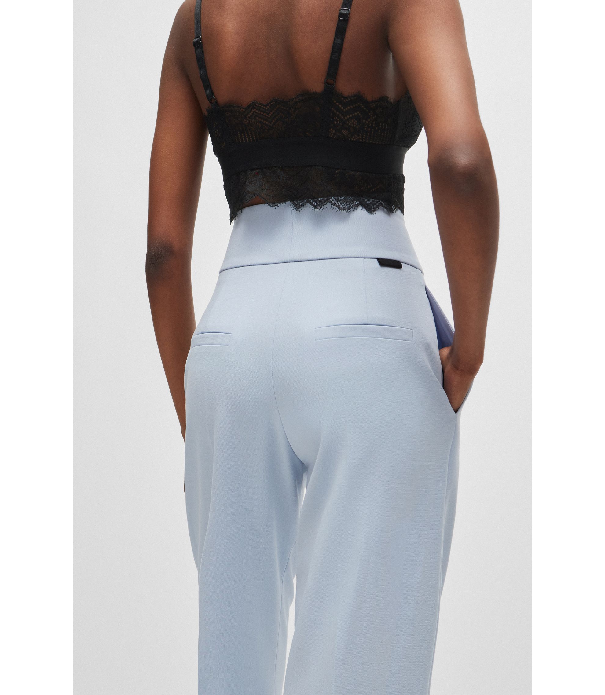 hbna50513960_527_340?wid=1980&