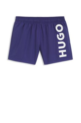 Ba&ntilde;ador tipo shorts con logo estampado vertical, Azul