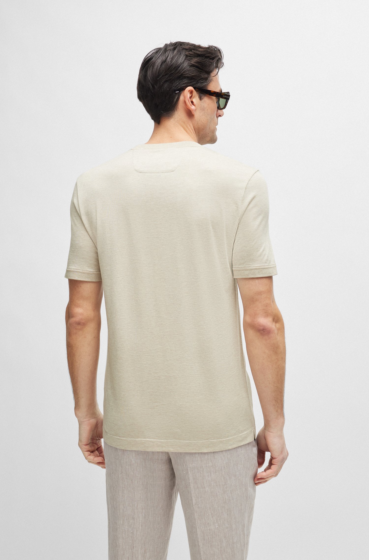 Camiseta regular fit de algodón y seda con estructuras mixtas