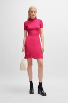 Vestido slim fit en crep&eacute; de canal&eacute; irregular, Pink