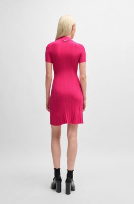 Vestido slim fit en crep&eacute; de canal&eacute; irregular, Pink