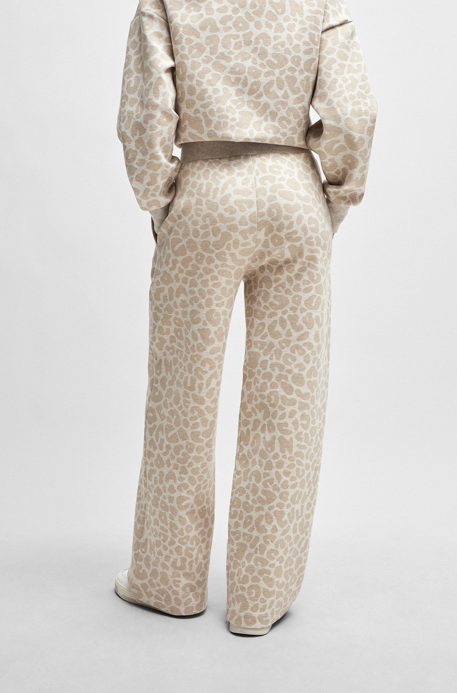 Pantalones de chándal NAOMI x BOSS algodón con estampado leopardo