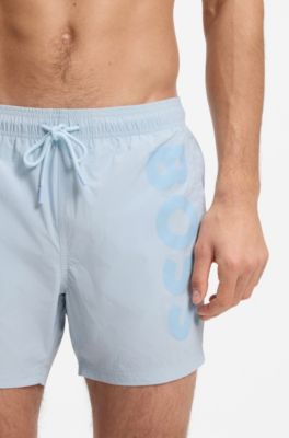 Short de bain &agrave; s&eacute;chage rapide et logo imprim&eacute; vertical, bleu clair