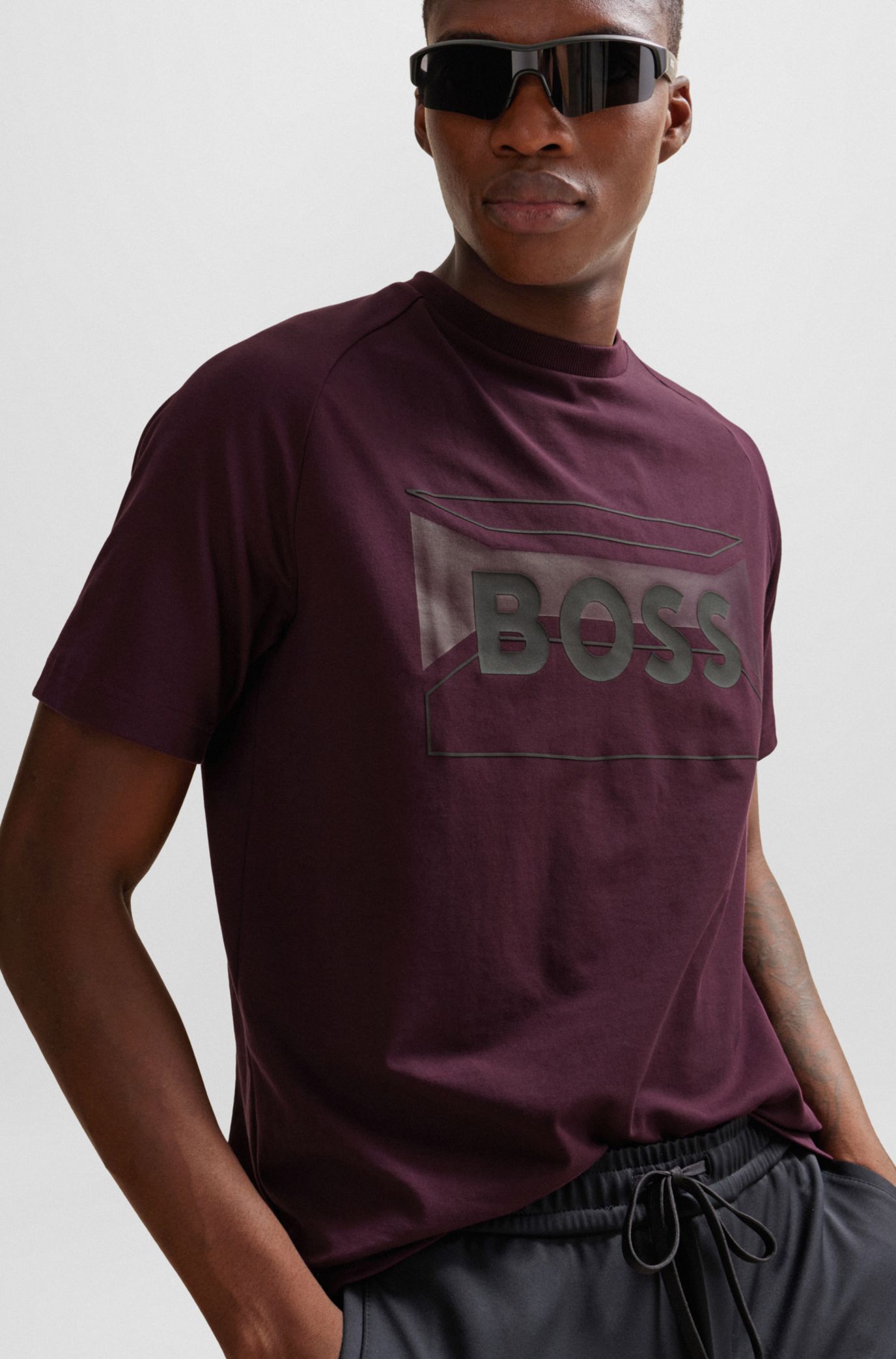 Hugo boss shop burgundy t shirt