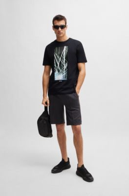 Camiseta regular fit de algod&oacute;n el&aacute;stico con ilustraci&oacute;n de temporada, Negro