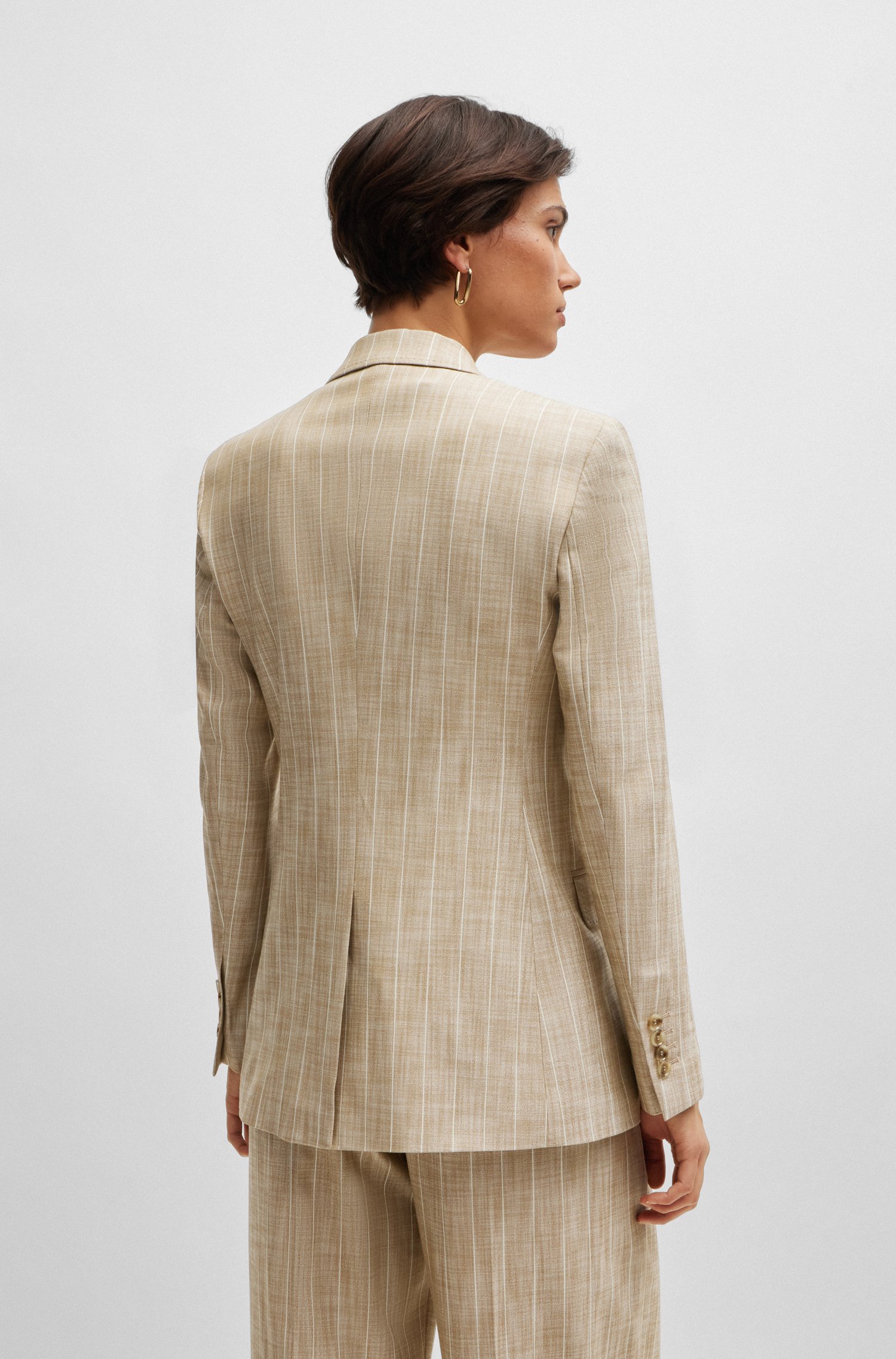 Regular-fit jacket pinstripe material with signature lining