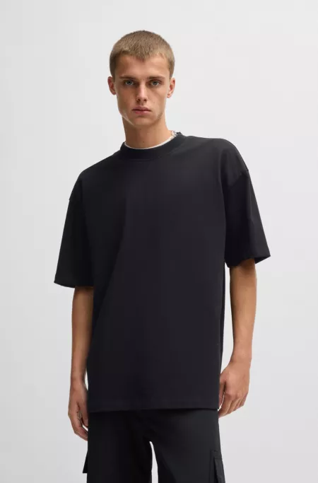 Oversize-fit all-gender T-shirt in cotton with logo label