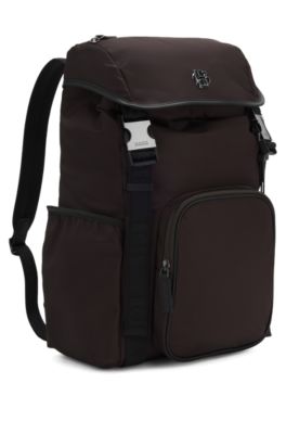 Mochila con cierre de solapa y detalle de monograma Double&nbsp;B met&aacute;lico, Marr&oacute;n oscuro