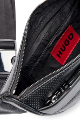 Ri&ntilde;onera de piel sint&eacute;tica perforada con letras de logo, Negro