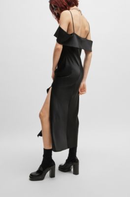 Vestido de sat&eacute;n con escote estilo Bardot, Negro