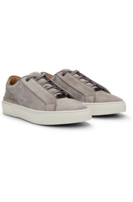 【関税込み】BOSS グレー Gary ローカットスニーカー BOSS - Gary suede low-top trainers with branded lace loop - Grey