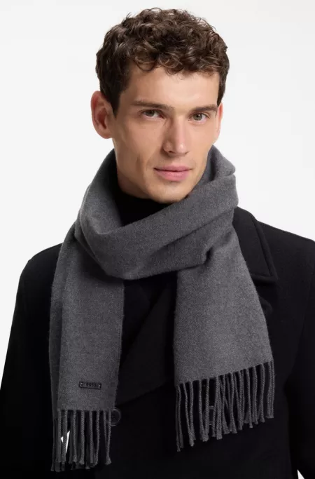 Italian-made wool scarf with logo patch