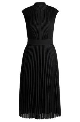 Robe en crêpe plissé à encolure crantée