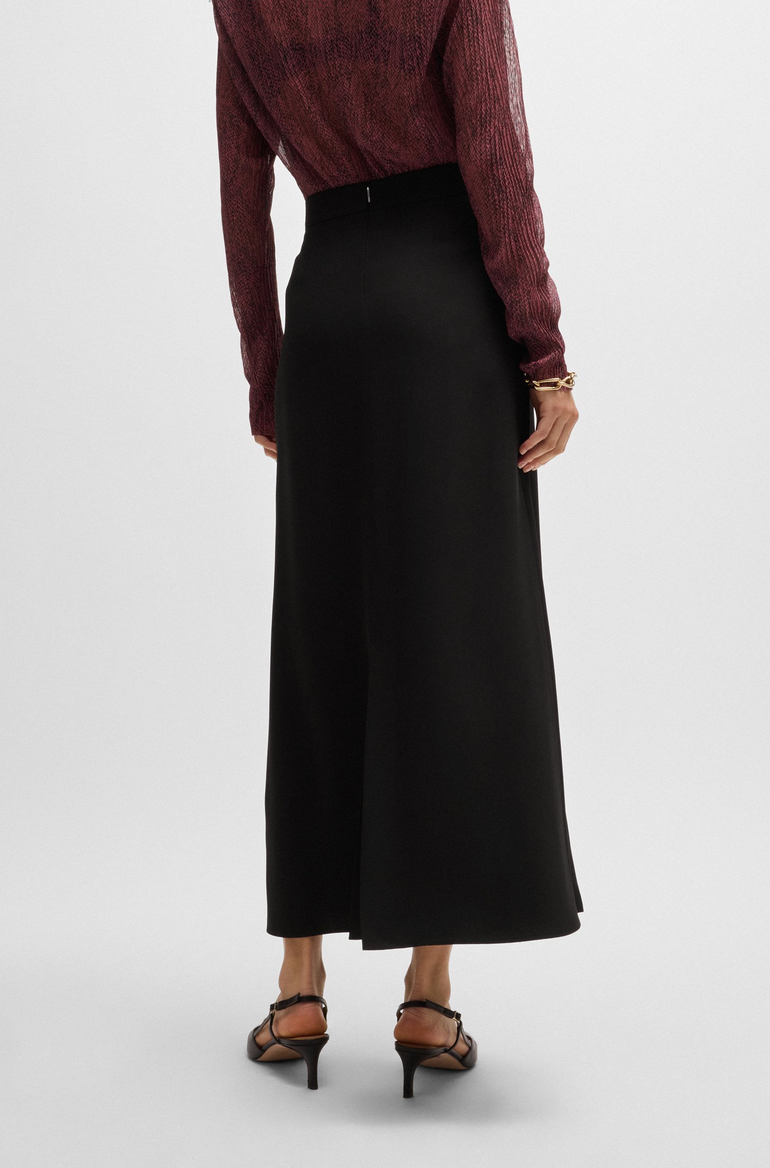 Maxi skirt with plissé detail