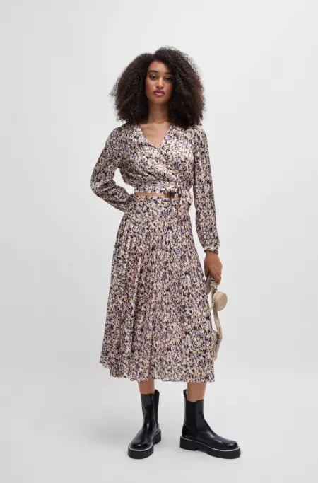 Slim-fit blouse in printed satin twill