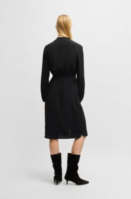 Vestido camisero de crep&eacute; georgette con cuello mao y cintur&oacute;n, Negro