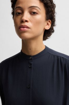 Vestido camisero de crep&eacute; georgette con cuello mao y cintur&oacute;n, Azul oscuro