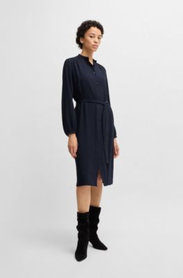Vestido camisero de crep&eacute; georgette con cuello mao y cintur&oacute;n, Azul oscuro