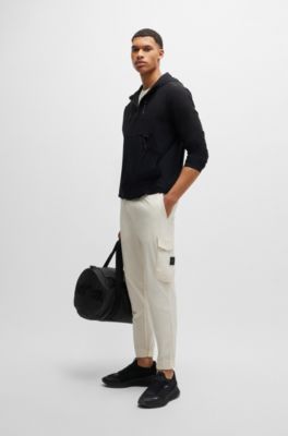 Sudadera regular fit con capucha y cremallera en material de secado r&aacute;pido, Negro