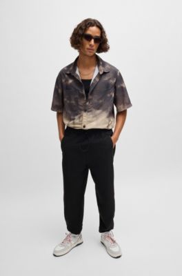Camisa oversize fit con estampado deste&ntilde;ido con nudos, Marr&oacute;n