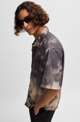 Camisa oversize fit con estampado deste&ntilde;ido con nudos, Marr&oacute;n