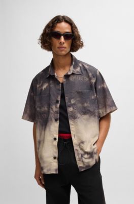 Camisa oversize fit con estampado deste&ntilde;ido con nudos, Marr&oacute;n