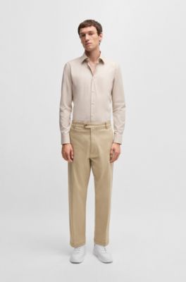 Camisa slim fit en sarga de algod&oacute;n el&aacute;stico de planchado f&aacute;cil, Beige claro