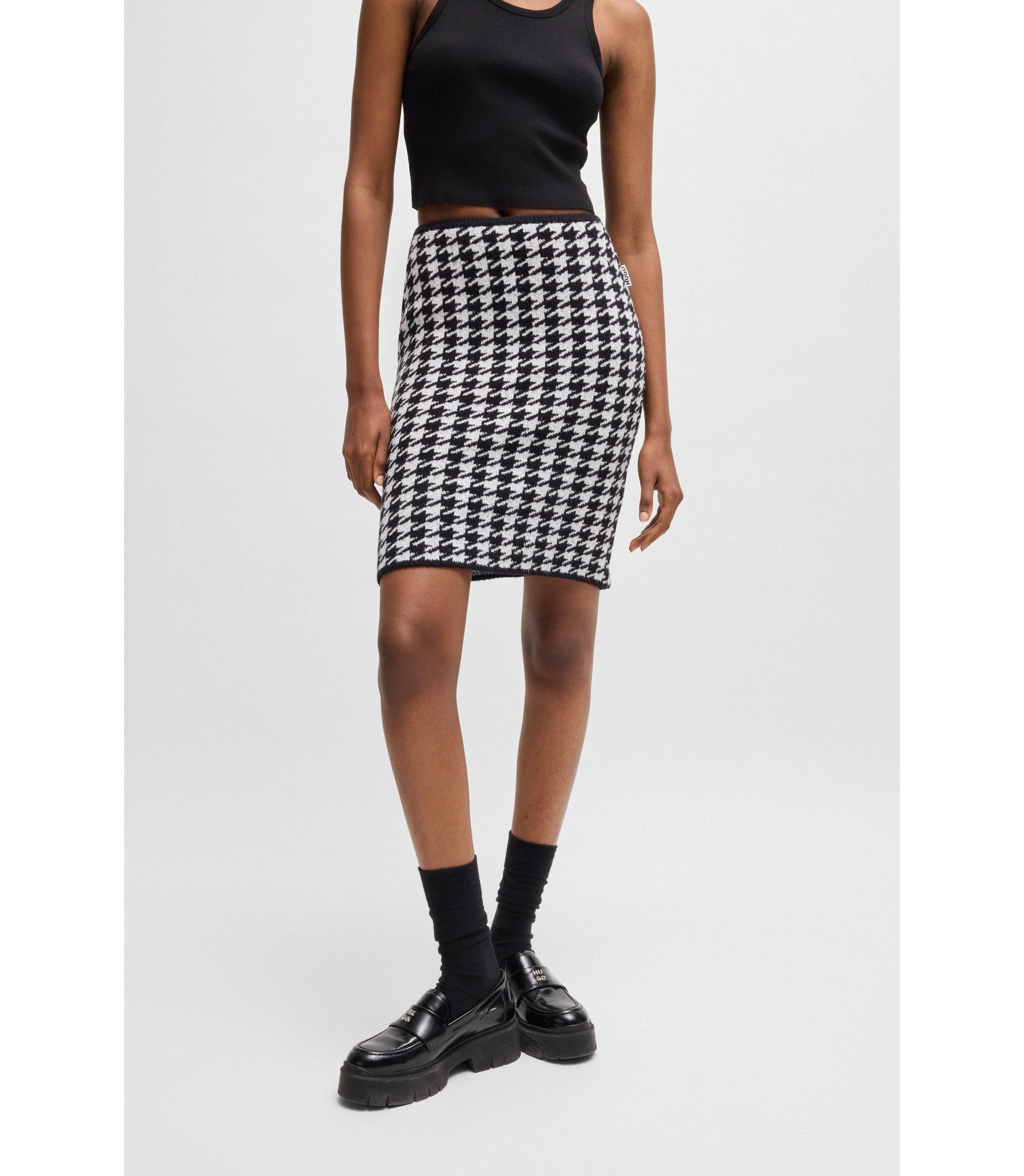 hbna50519901_964_350?wid=1980&