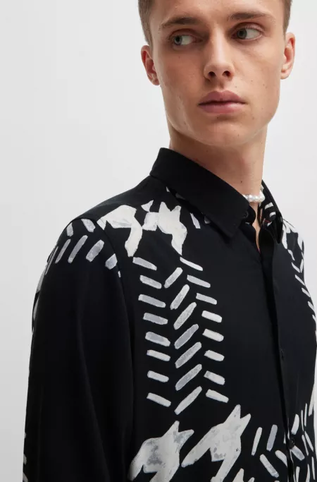 Relaxed-fit shirt in printed canvas with Kent collar