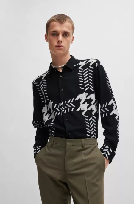 Relaxed-fit shirt in printed canvas with Kent collar