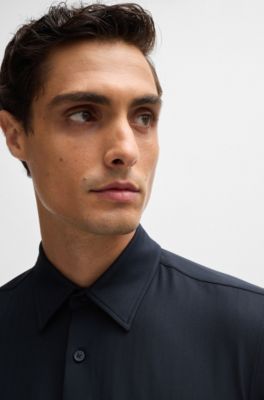 Camisa slim fit en tejido t&eacute;cnico el&aacute;stico de espiga, Azul oscuro