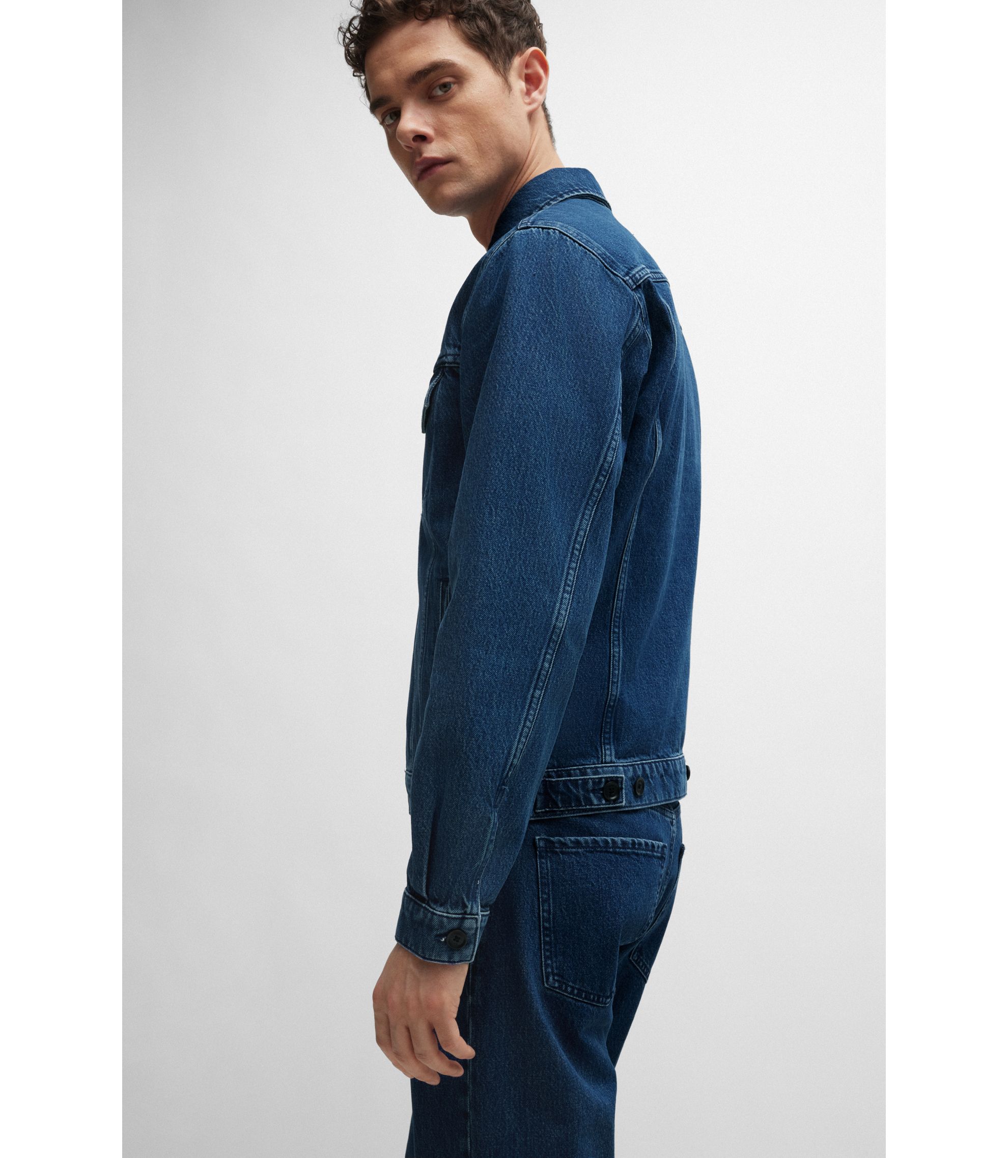 hbna50520588_425_341?wid=1980&