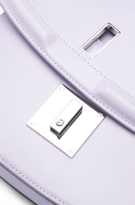 Bolso de piel con solapa, herrajes de la marca y monograma, Luz p&uacute;rpura