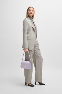 Bolso de piel con solapa, herrajes de la marca y monograma, Luz p&uacute;rpura