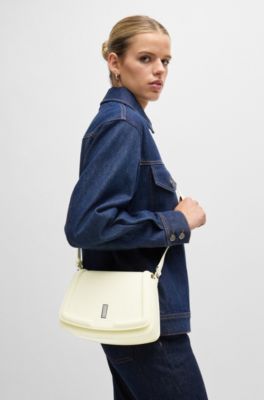 Bolso de piel con solapa, herrajes de la marca y monograma, Amarillo claro