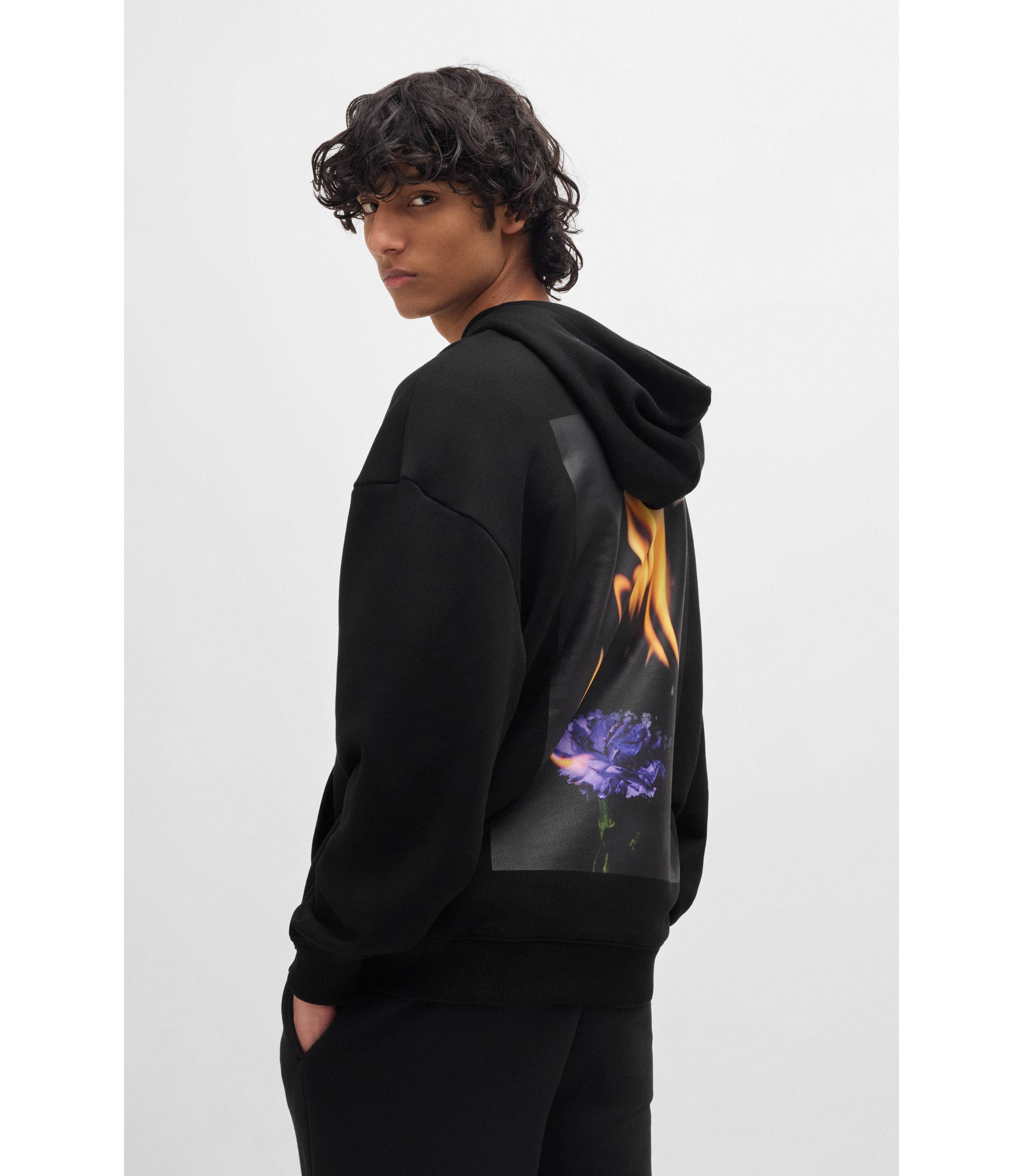 hbna50521288_001_360?wid=1980&