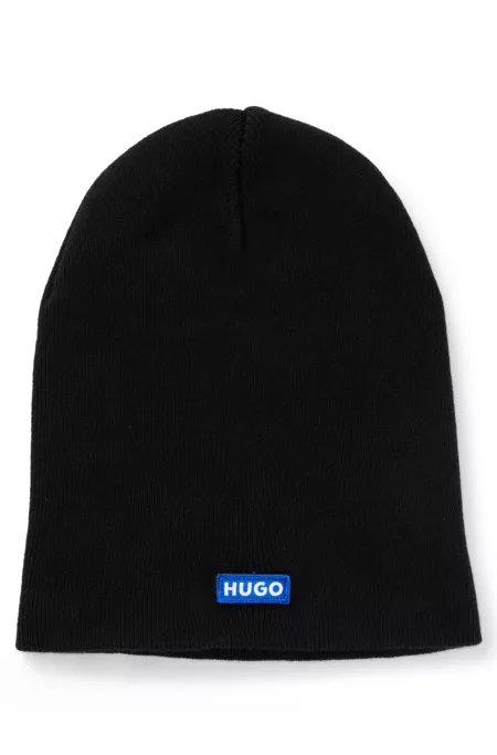 Cotton-knit beanie with blue logo label
