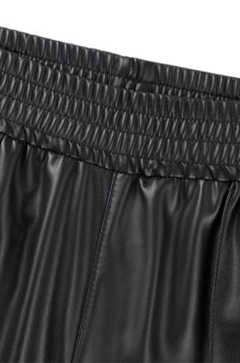 Pantalones de pernera recta en piel sint&eacute;tica con botones autom&aacute;ticos, Negro