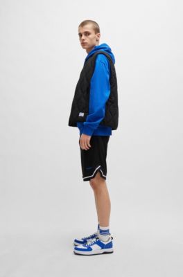 Prenda con capucha de felpa de algod&oacute;n con parche de logo azul, Celeste