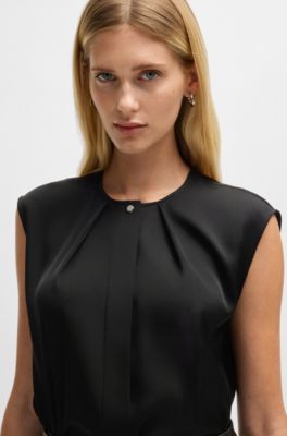 Blusa ajustada sin mangas en seda el&aacute;stica con tapeta oculta, Negro