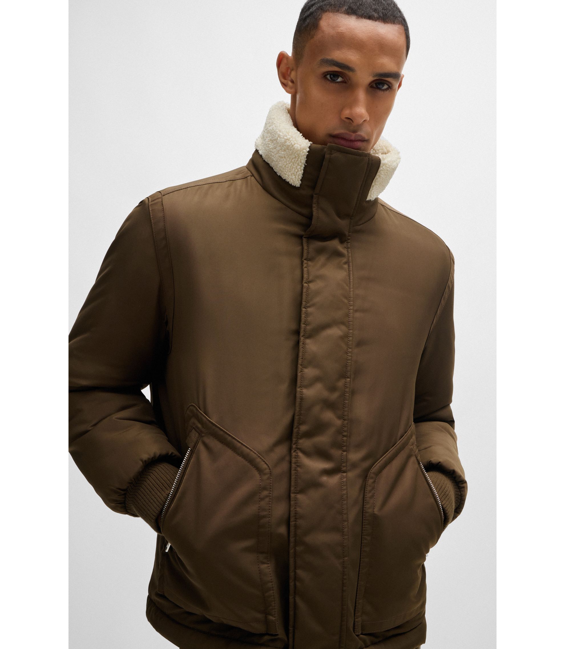 hbna50523387_361_340?wid=1980&