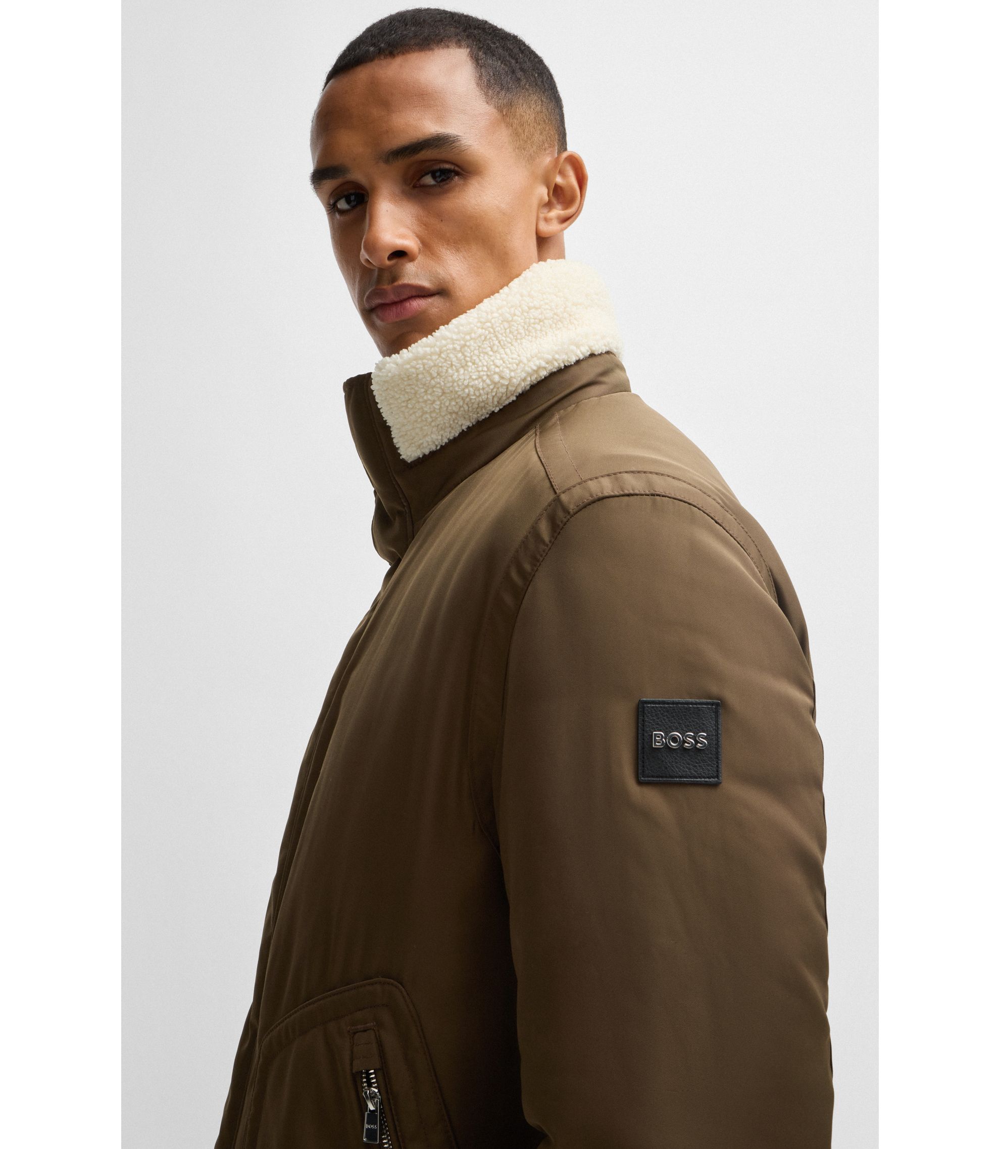 hbna50523387_361_341?wid=1980&